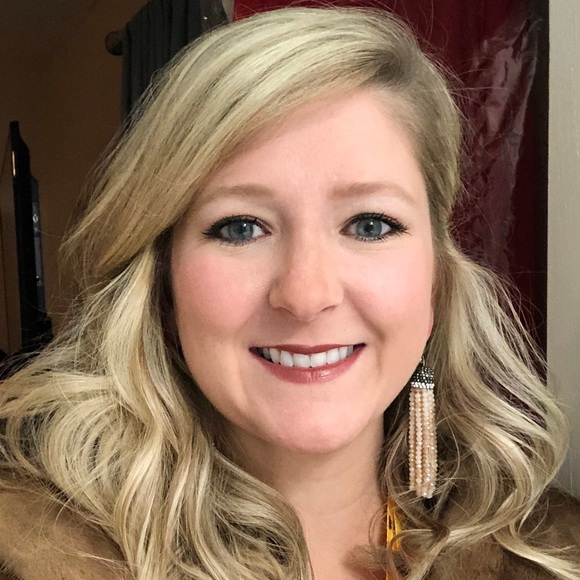 Meet your Posher, Caroline - Picture 1 of 1